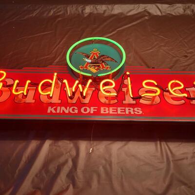BUDWEISER NEON STYLE WALL COLLECTABLE LIGHT