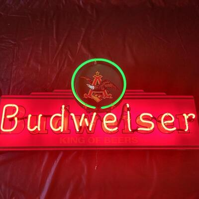 BUDWEISER NEON STYLE WALL COLLECTABLE LIGHT