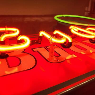 BUDWEISER NEON STYLE WALL COLLECTABLE LIGHT
