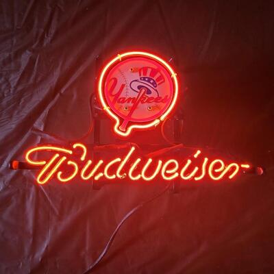 BUDWEISER YANKEE NEON STYLE LIGHT