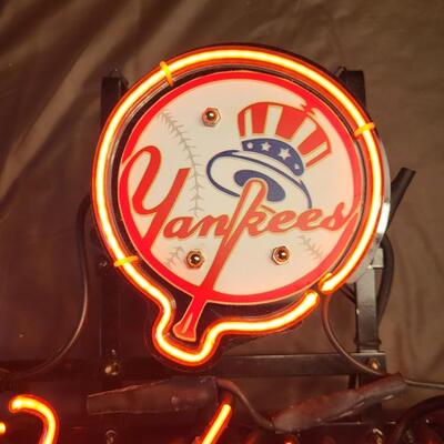 BUDWEISER YANKEE NEON STYLE LIGHT