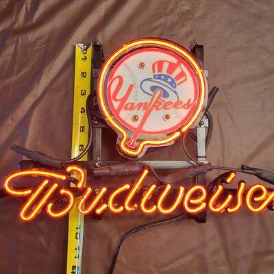 BUDWEISER YANKEE NEON STYLE LIGHT
