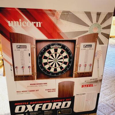 OXFORD UNICORN RECREATIONAL QUALITY BRISTLE DARTBOARD SET