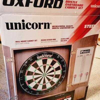 OXFORD UNICORN RECREATIONAL QUALITY BRISTLE DARTBOARD SET