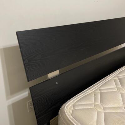Queen Black Three Piece Bedroom Set ~ *Read Details