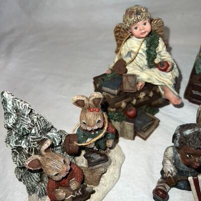 Signed Sarah's Attic Huge Lot Of Figures
