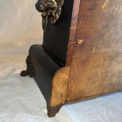 Antique Sessions Lion Head Clock