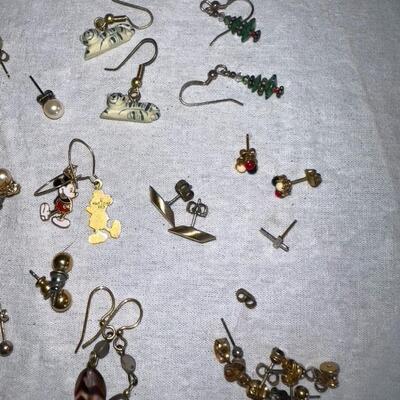 Lot of Earrings