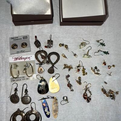 Lot of Earrings