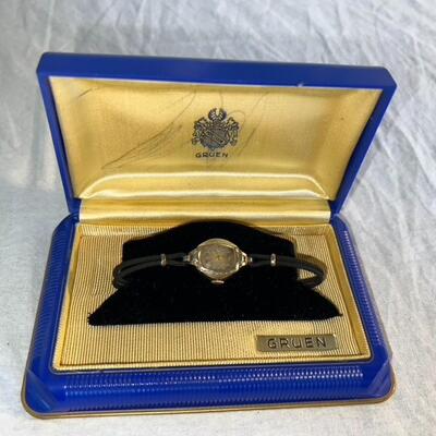 Antique Woman's Gruen Watch In Case