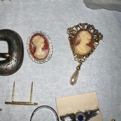 Vintage Lot of Jewelry Pins Misc.