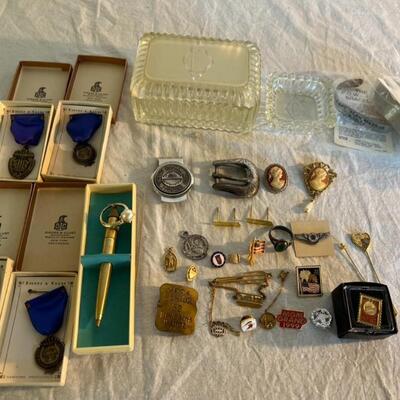 Vintage Lot of Jewelry Pins Misc.