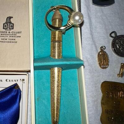 Vintage Lot of Jewelry Pins Misc.