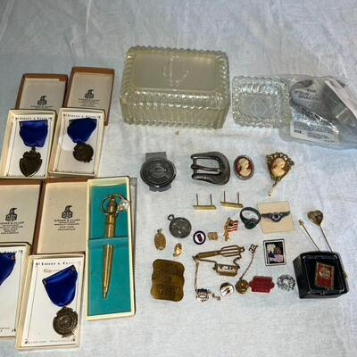 Vintage Lot of Jewelry Pins Misc.