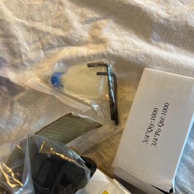Campbell Hausfield 1 1/4 Brad Stapler Air Compression w/ Hose New In Box