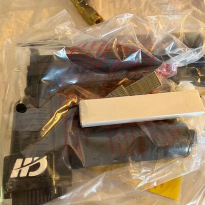 Campbell Hausfield 1 1/4 Brad Stapler Air Compression w/ Hose New In Box