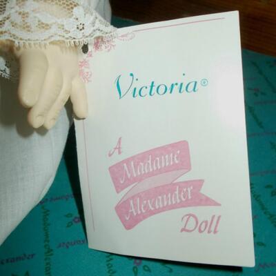 1975 Madame Alexander Victoria 14" baby Doll #3746 ~ All Original