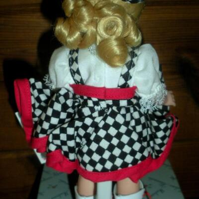 2001 Madame Alexander 8" Car Hop Takes Your Order #17710
