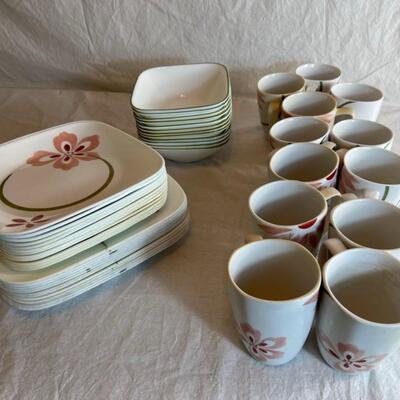 48 pc Dinnerware Set Vintage