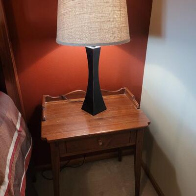 Pair of Ethan Allen Nightstands with lamps