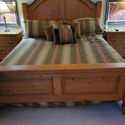 Lexington Furniture King Size Bed with Tempurpedic Mattress