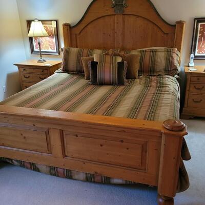 Lexington Furniture King Size Bed with Tempurpedic Mattress