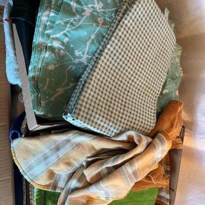 Vintage Linens / Towels / Blankets Lot