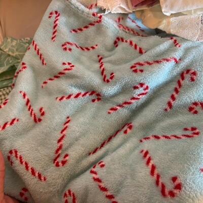 Vintage Linens / Towels / Blankets Lot