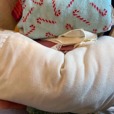 Vintage Linens / Towels / Blankets Lot