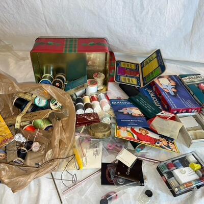 Vintage Sears Kenmore Sewing Machine w/ Extras Made in Japan