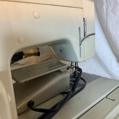 Vintage Sears Kenmore Sewing Machine w/ Extras Made in Japan