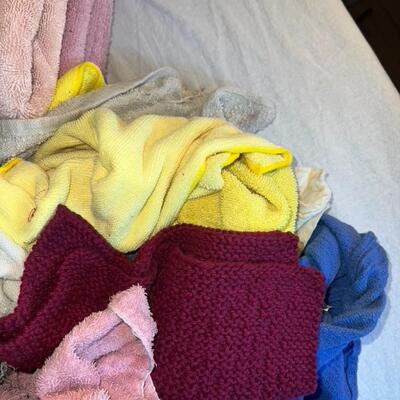 Huge Bathroom Lot w/ Towels