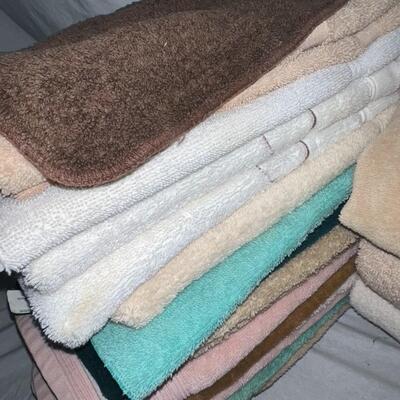 Huge Bathroom Lot w/ Towels
