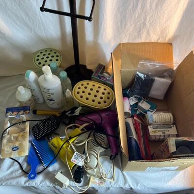 Huge Bathroom Lot w/ Towels