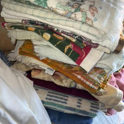 Huge Bathroom Lot w/ Towels