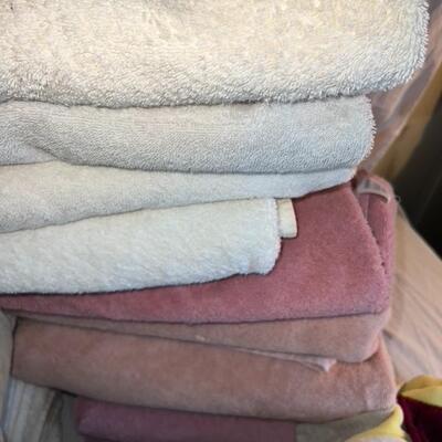 Huge Bathroom Lot w/ Towels