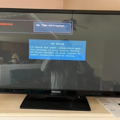 39' Samsung LED TV w/ Remote and Box