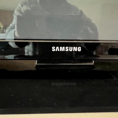 39' Samsung LED TV w/ Remote and Box