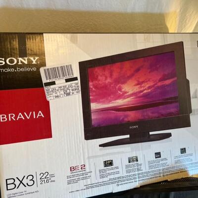 2 TV Lot 22' Sony Bravia TV w/ Box, 35' Samsung Series 5