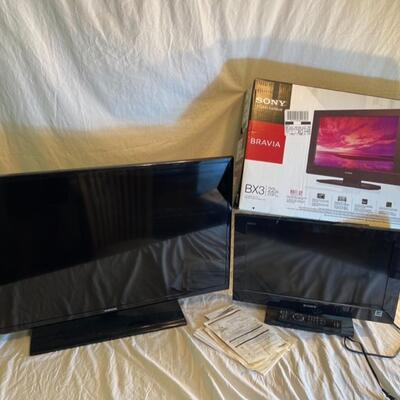 2 TV Lot 22' Sony Bravia TV w/ Box, 35' Samsung Series 5