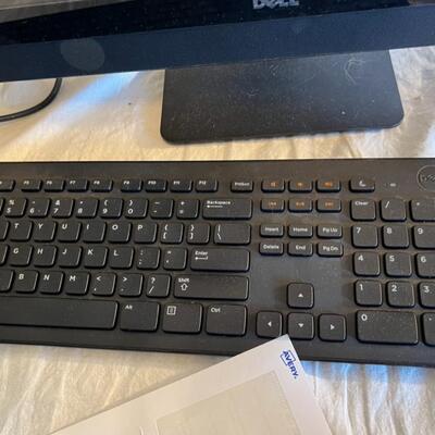 Dell Inspiron 20 Model 3048 Series Desktop Computer w/ Keyboard, Mouse, and Box
