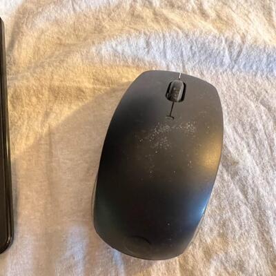 Dell Inspiron 20 Model 3048 Series Desktop Computer w/ Keyboard, Mouse, and Box