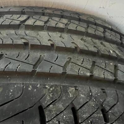 UniRoyal Tire P235 / 17' Rim Excellent Tread