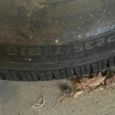 UniRoyal Tire P235 / 17' Rim Excellent Tread