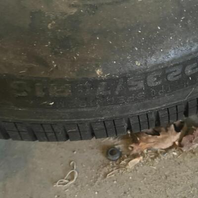 UniRoyal Tire P235 / 17' Rim Excellent Tread