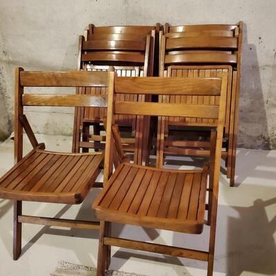 LOT 121: Vintage Wood Folding Chair Set (8 chairs)