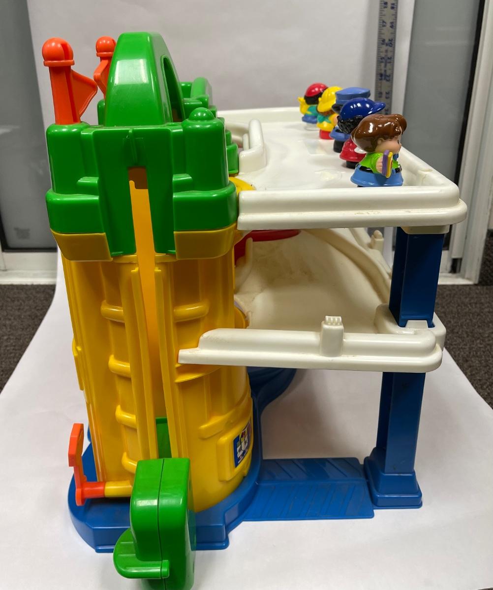 Fisher Price Little People Garage with Ramps plus Little People |  EstateSales.org