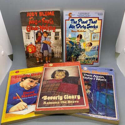 Lot of 5 Classic Young Reader Paper Back Books Cleary Blume