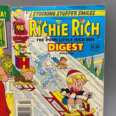 Pair of Vintage 1980s Richie Rich Small Comic Book Digest Magazine