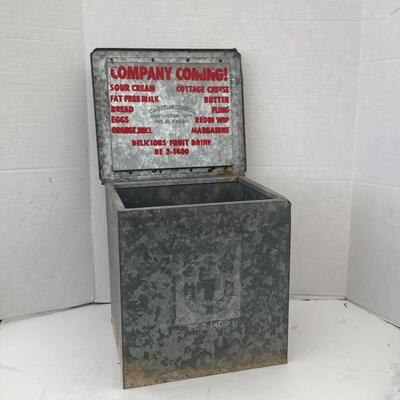 205 Vintage Metal Honor Dairy Milk Box